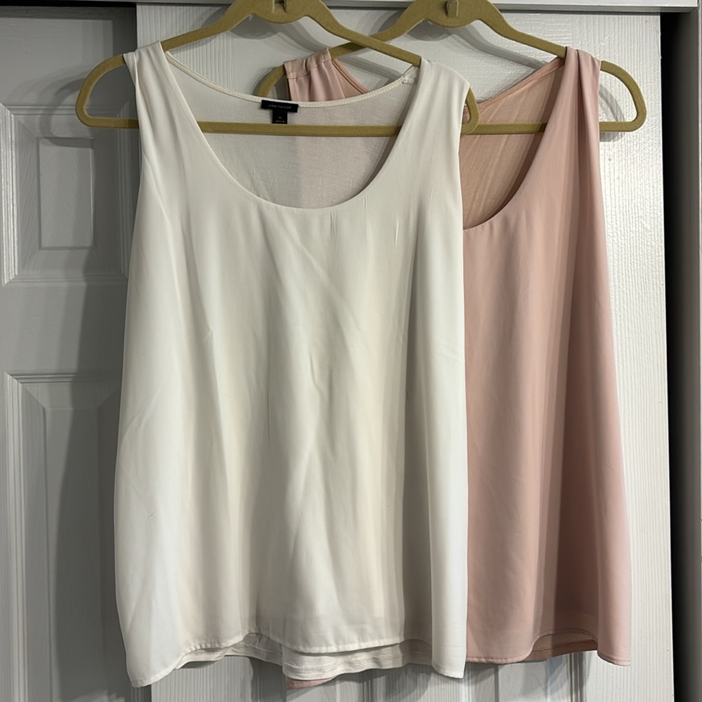Ann Taylor set of 2 shells in Blush & white